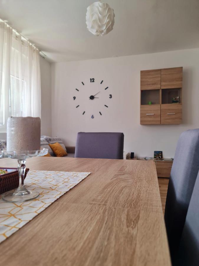 Apartment Pemper - Self Check In And Check Out Otočac Eksteriør bilde