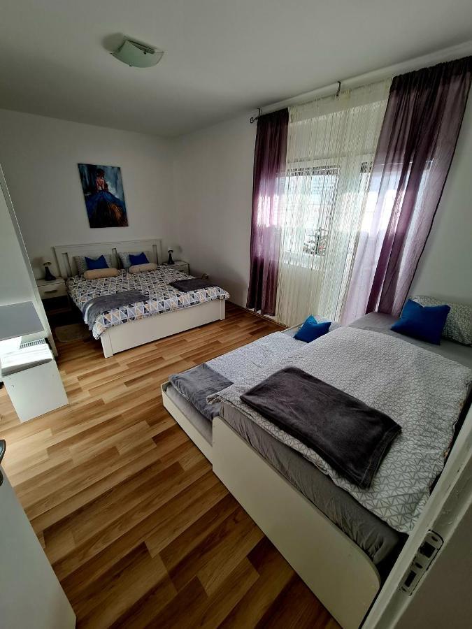Apartment Pemper - Self Check In And Check Out Otočac Eksteriør bilde